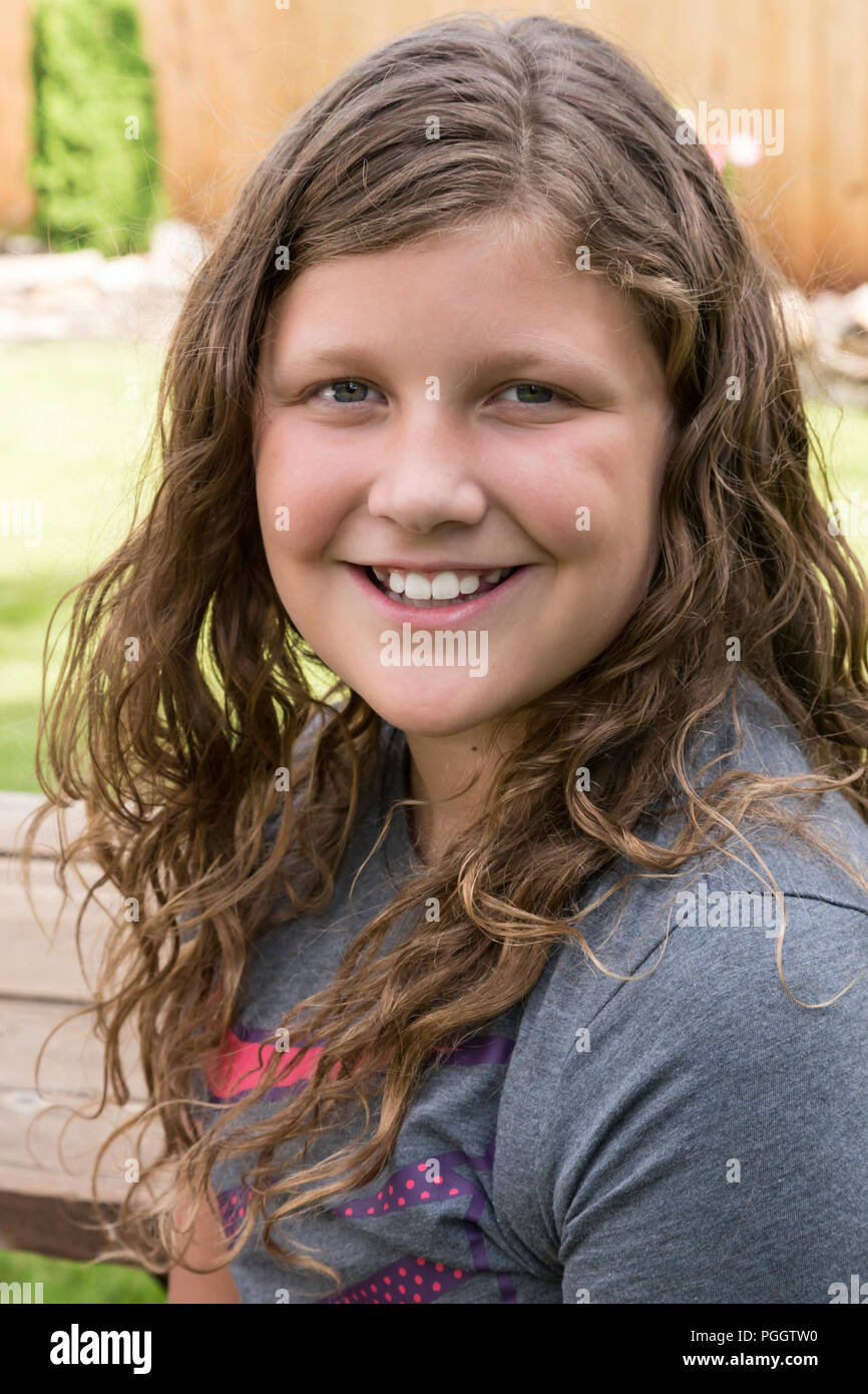 Lächelnd 10 Jahre Mädchen an der Kamera, USA Suchen, Stockfoto