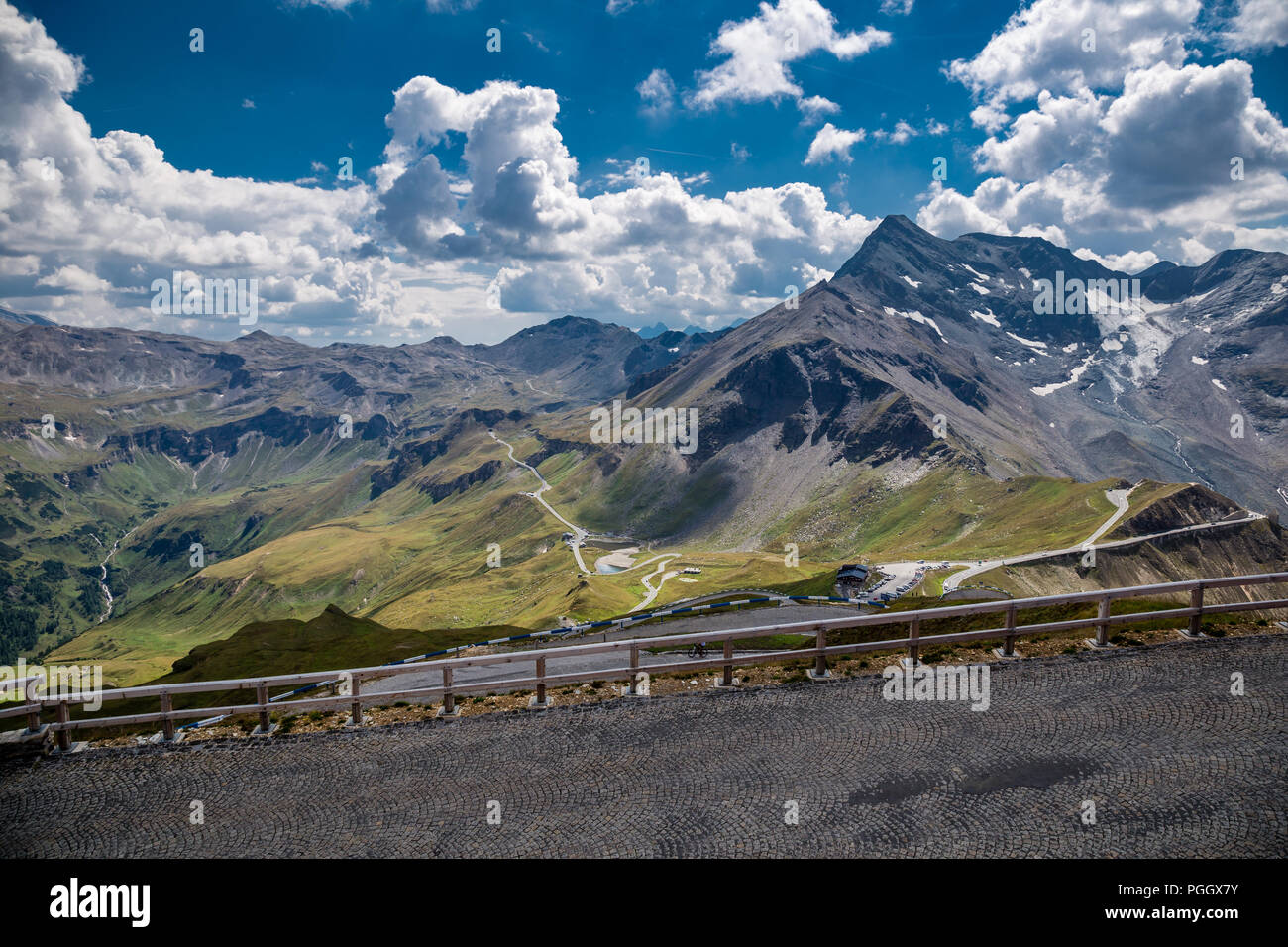 Alpine Valley, hohe bergstraßen Stockfoto