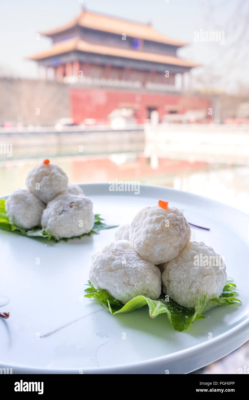 Beliebtes Dessert in Peking und Blick auf die Verbotene Stadt Stockfoto