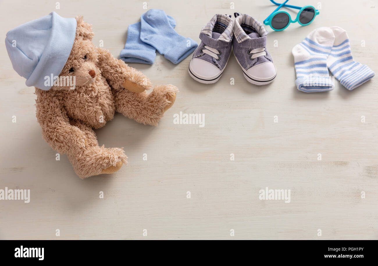Baby Boy Konzept Dusche auf Holz- Hintergrund, kopieren Raum Stockfoto