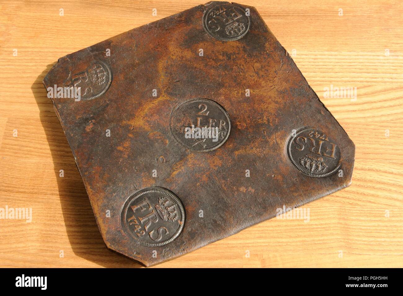 Hier ist ein 2 daler Kupferplatte Geld, 1742, die den gleichen Wert wie die 2 daler Silber münze hatte. Das Kupfer war günstiger als das Silber und Kupfer Stockfoto