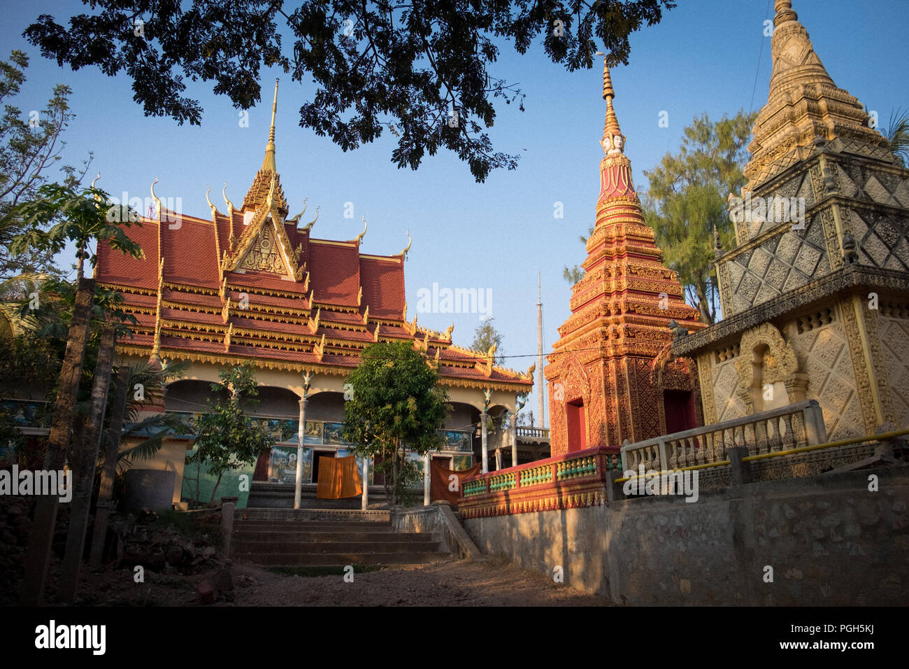 Ein buddhistischer Tempel in Kampong Khleang in Kambodscha Stockfoto