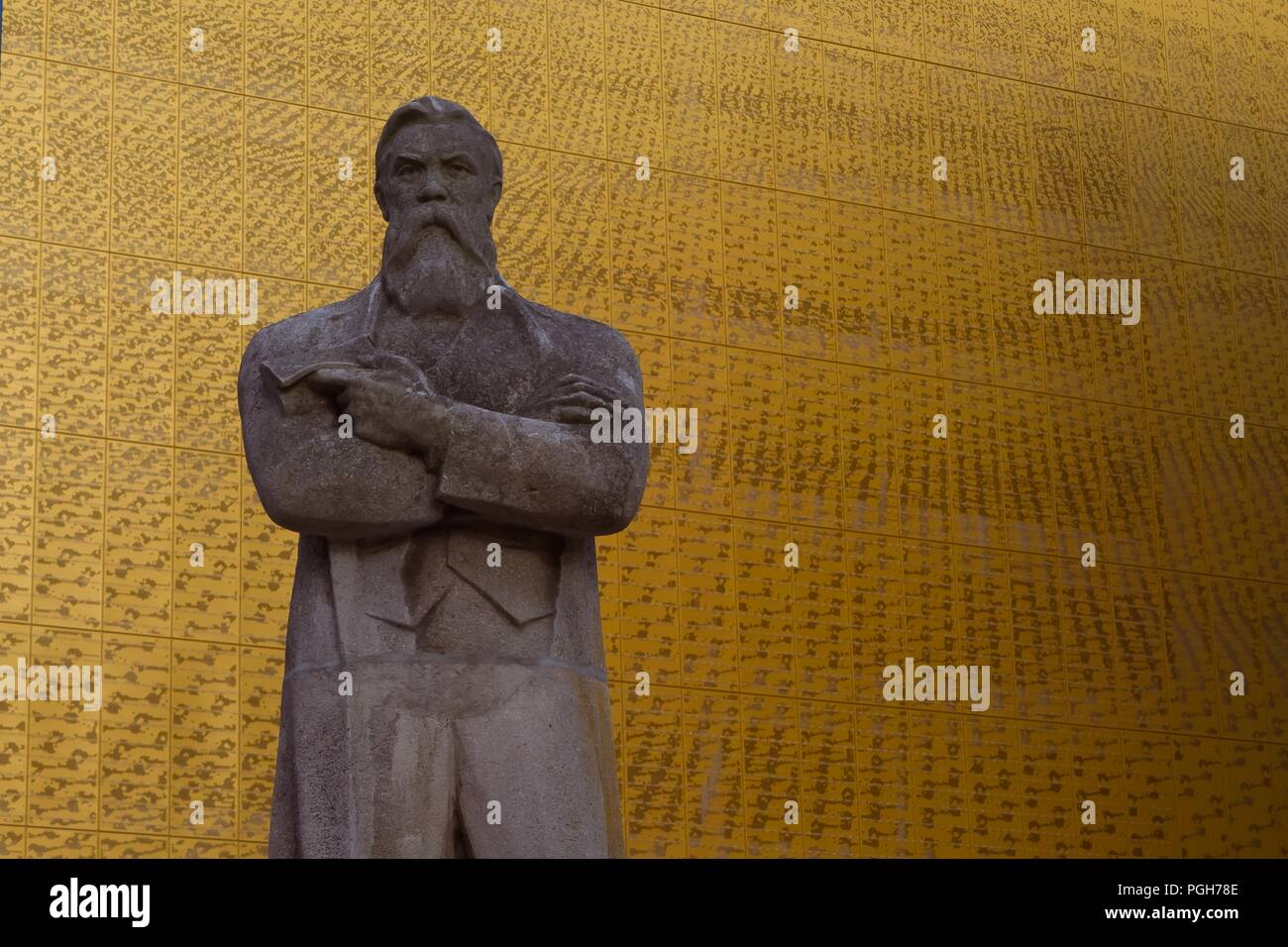 September 2017 - Ukrainische sowjetischen Statue von Friedrich Engels, in Manchester installiert; Engels gründete seine Philosophie die Beobachtung des Arbeitsmarktes Selbststä Stockfoto