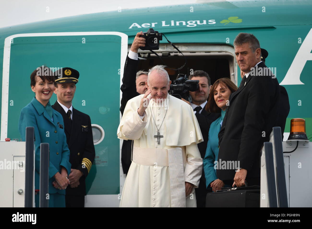 Papst Franziskus verlassen auf einem Aer Lingus Flugzeuge vom Flughafen Dublin zurück zum Vatikan ein Ende zu seinem Besuch in Irland. Stockfoto