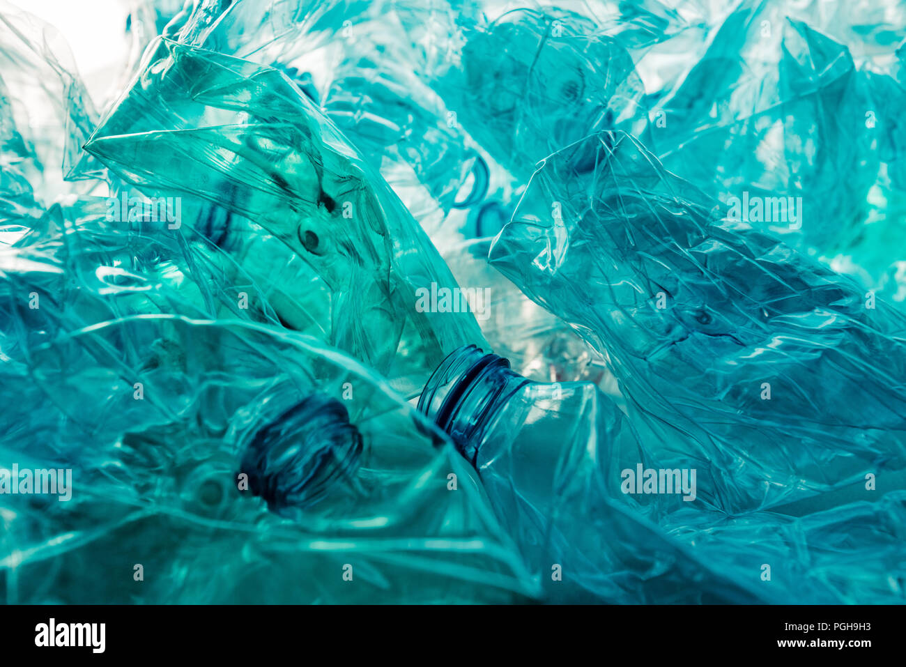 Plastikflaschen heap bereit für das Recycling zerquetscht Stockfoto