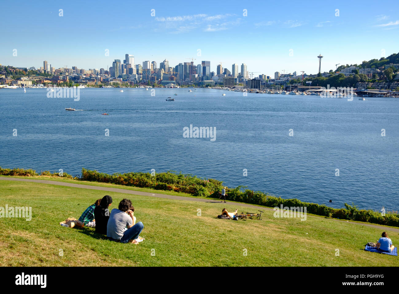 Blick von grassy Knoll auf den Union See von Gas Park in der Innenstadt von Seattle, USA Stockfoto