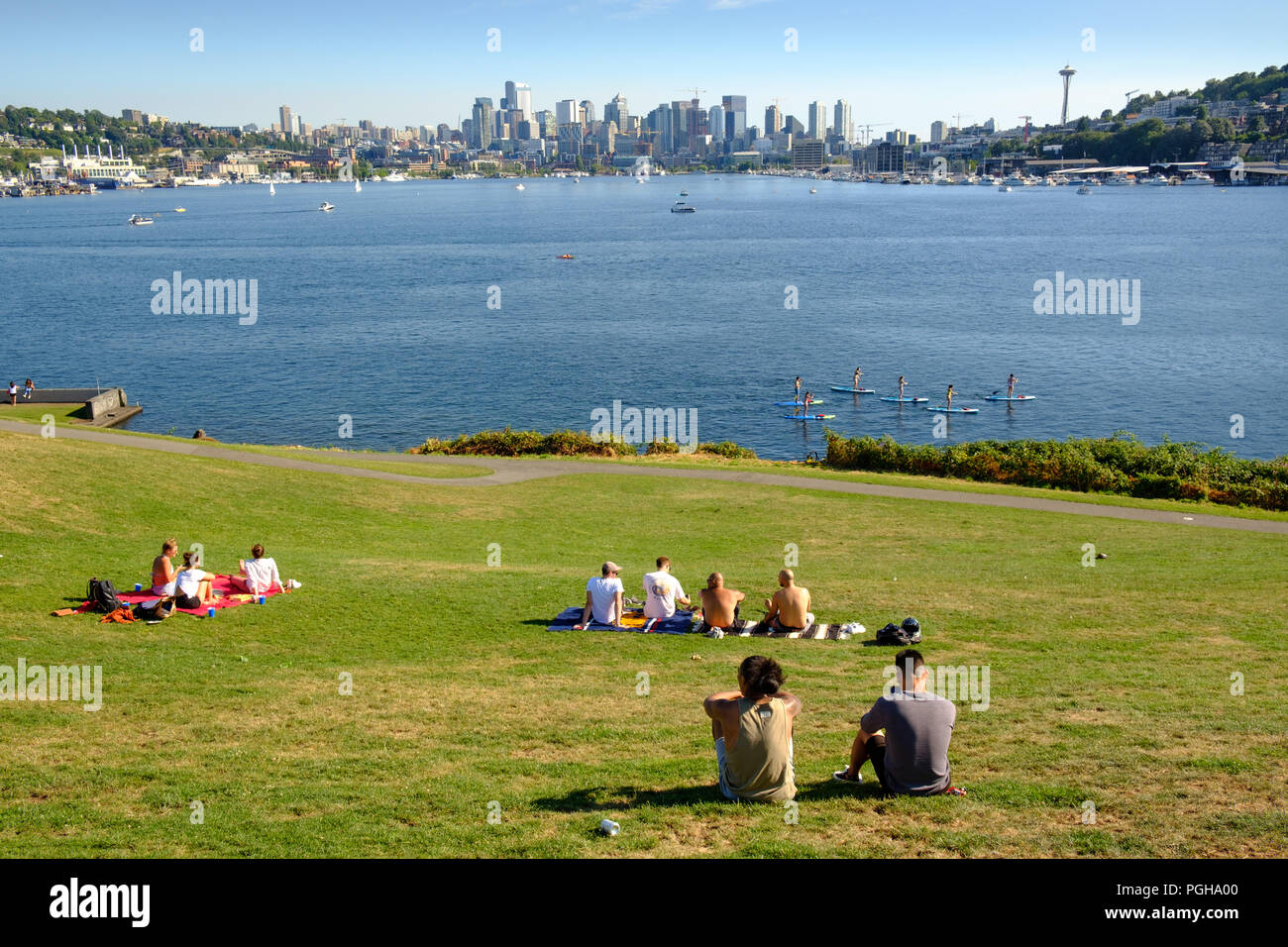 Blick von grassy Knoll auf den Union See von Gas Park in der Innenstadt von Seattle, USA Stockfoto