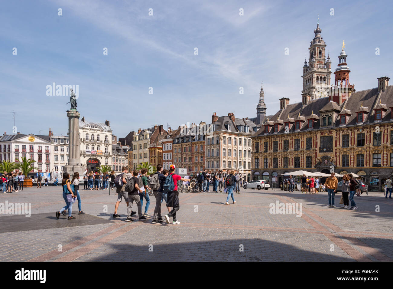 Lille, Frankreich - 15. Juni 2018: die Menschen zu Fuß in der Place du Général de Gaulle, genannt auch Grand Place oder Hauptplatz. Stockfoto