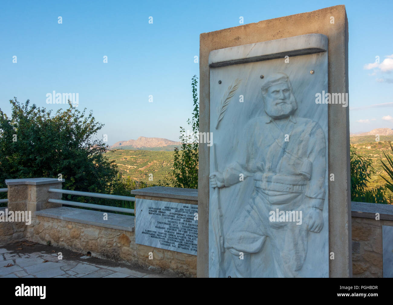 Griechische Kriegerdenkmal in Kalathenes, Nordwesten Kreta Stockfoto