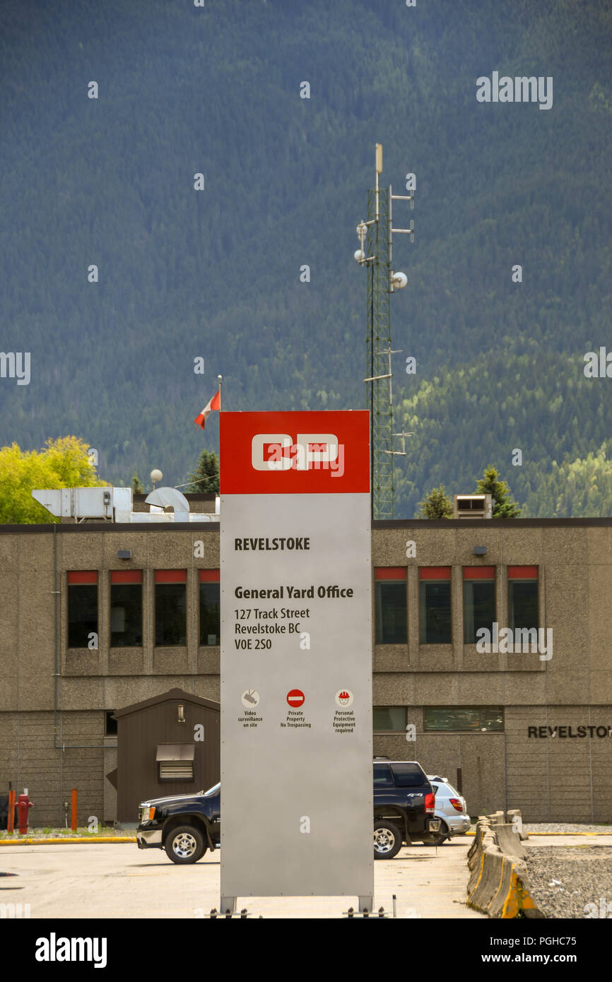 Zeichen außerhalb des Büros der Canadian Pacific allgemein Bahn Hof im Revelstoke in British Columbia, Kanada Stockfoto