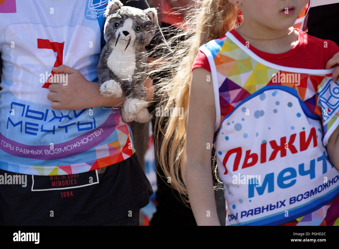 St. Petersburg, Russland - 30. Mai 2018: Eröffnung der Wettkämpfe beginnt der Träume. Rollen. 32 behinderte Kinder von 12 Regionen der Rus Stockfoto