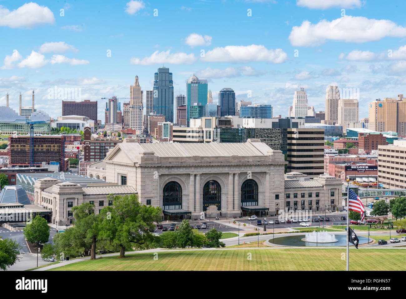 KANSAS CITY, MO - 20. JUNI 2018: Kansas City Missouri Skyline mit Union Station Stockfoto