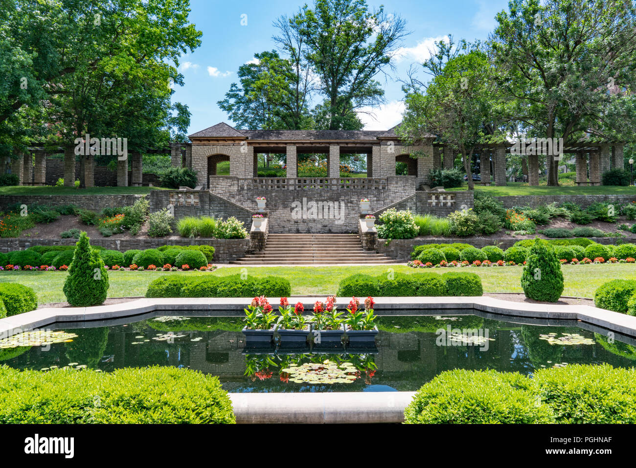 JEFFERSON CITY, MO - 20. JUNI 2018: Carnahan Memorial Garden auf dem Gelände des Missouri Reglervilla in Jefferson City, Missouri Stockfoto