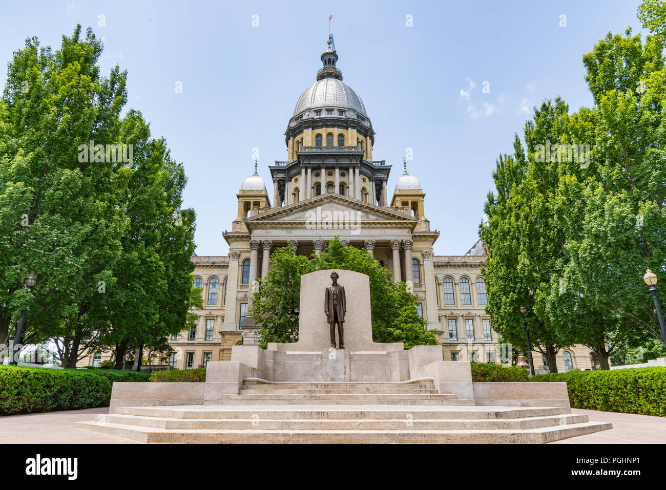 Abraham Lincoln Statue vor der Illinois State Capital Building in Springfield, Illinois Stockfoto
