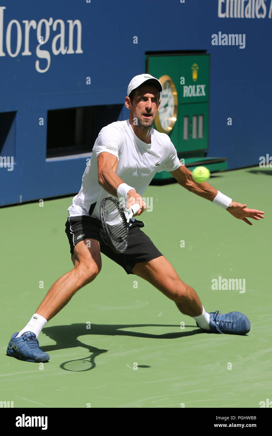 13 Grand-Slam-champion Novak Djokovic aus Serbien Praktiken für die 2018 US Open bei Billie Jean King National Tennis Stockfoto