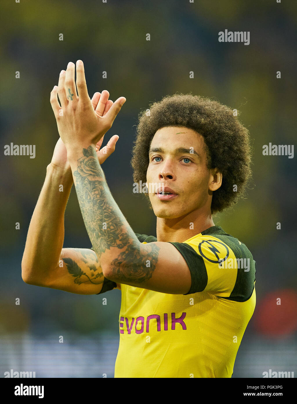 BVB-RB Leipzig Fussball, Dortmund, August 26, 2018 Axel WITSEL, BVB 28 Jubel, Freude, Emotionen, feiern, lachen, Jubeln, Jubeln, reißt die Arme, ballte die Faust, Lüfter, Borussia Dortmund - RB LEIPZIG 4-1 - DFL-Bestimmungen verbieten die Verwendung von Fotografien als BILDSEQUENZEN und/oder quasi-VIDEO - 1. Bundesliga, Dortmund, August 26, 2018, Saison 2018/2019, Spieltag 1, BVB, © Peter Schatz/Alamy leben Nachrichten Stockfoto