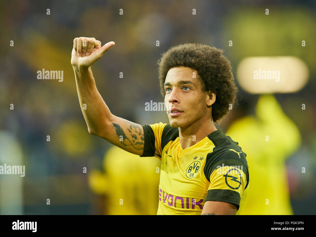 BVB-RB Leipzig Fussball, Dortmund, August 26, 2018 Axel WITSEL, BVB 28 Jubel, Freude, Emotionen, feiern, lachen, Jubeln, Jubeln, reißt die Arme, ballte die Faust, Lüfter, Borussia Dortmund - RB LEIPZIG 4-1 - DFL-Bestimmungen verbieten die Verwendung von Fotografien als BILDSEQUENZEN und/oder quasi-VIDEO - 1. Bundesliga, Dortmund, August 26, 2018, Saison 2018/2019, Spieltag 1, BVB, © Peter Schatz/Alamy leben Nachrichten Stockfoto