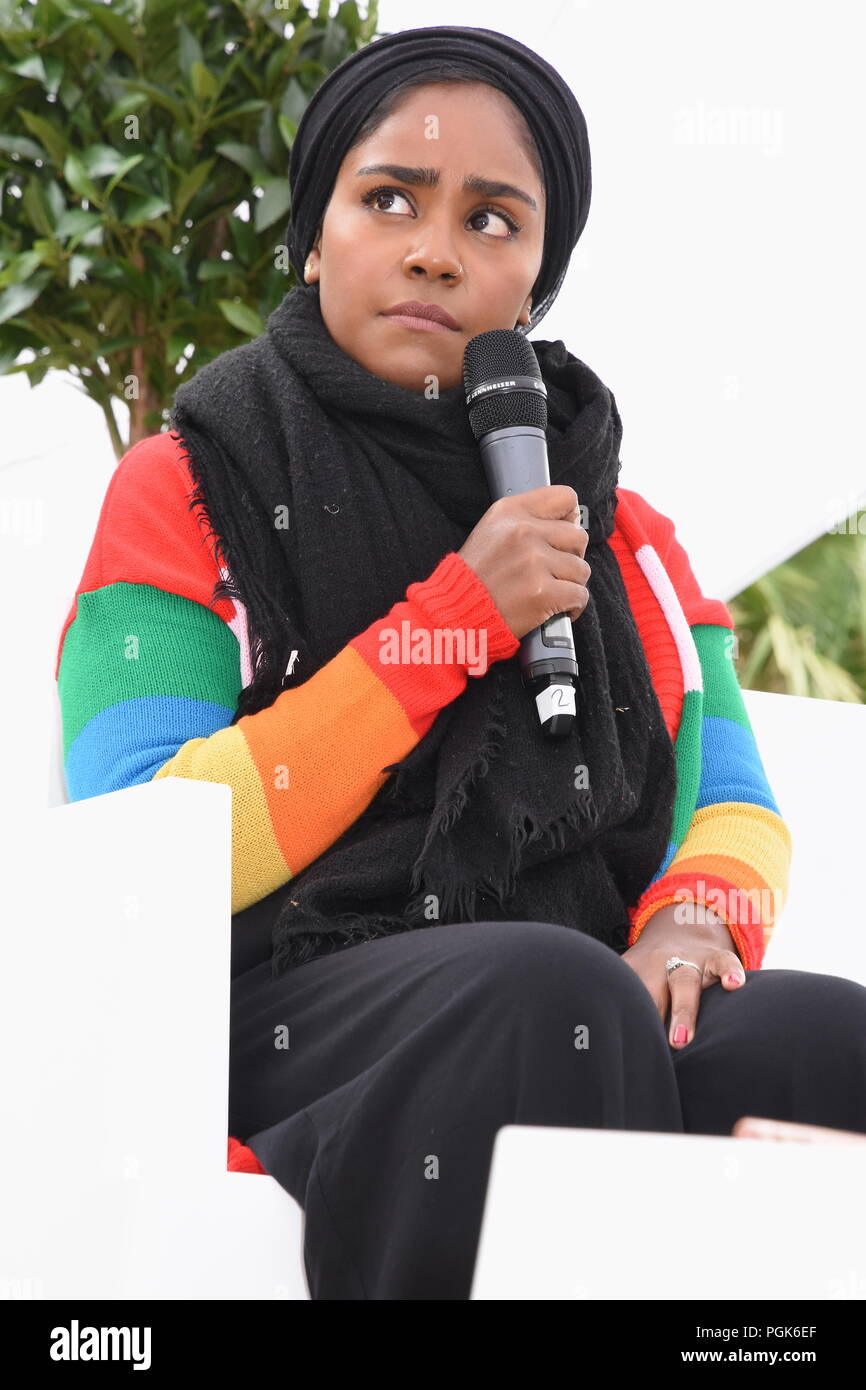 Nadiya Hussain besetzten Hampton Court Palace Food Festival kochen Demonstrationen, Gespräche zu geben und Ihr neues Buch "nadiya's Familie Favoriten" Hampton Court, East Molesey, Surrey UK Credit: michael Melia/Alamy Leben Nachrichten zu signieren Stockfoto