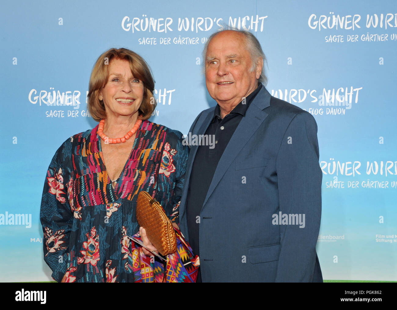 Munchen Deutschland 27 Aug 2018 Die Schauspielerin Senta Berger Und Ihr Mann Michael Verhoeven Direktor Kommen Sie Um Die Premiere Des Films Gruner Wird Nicht Sagte Der Gartner Und Flog Davon Die
