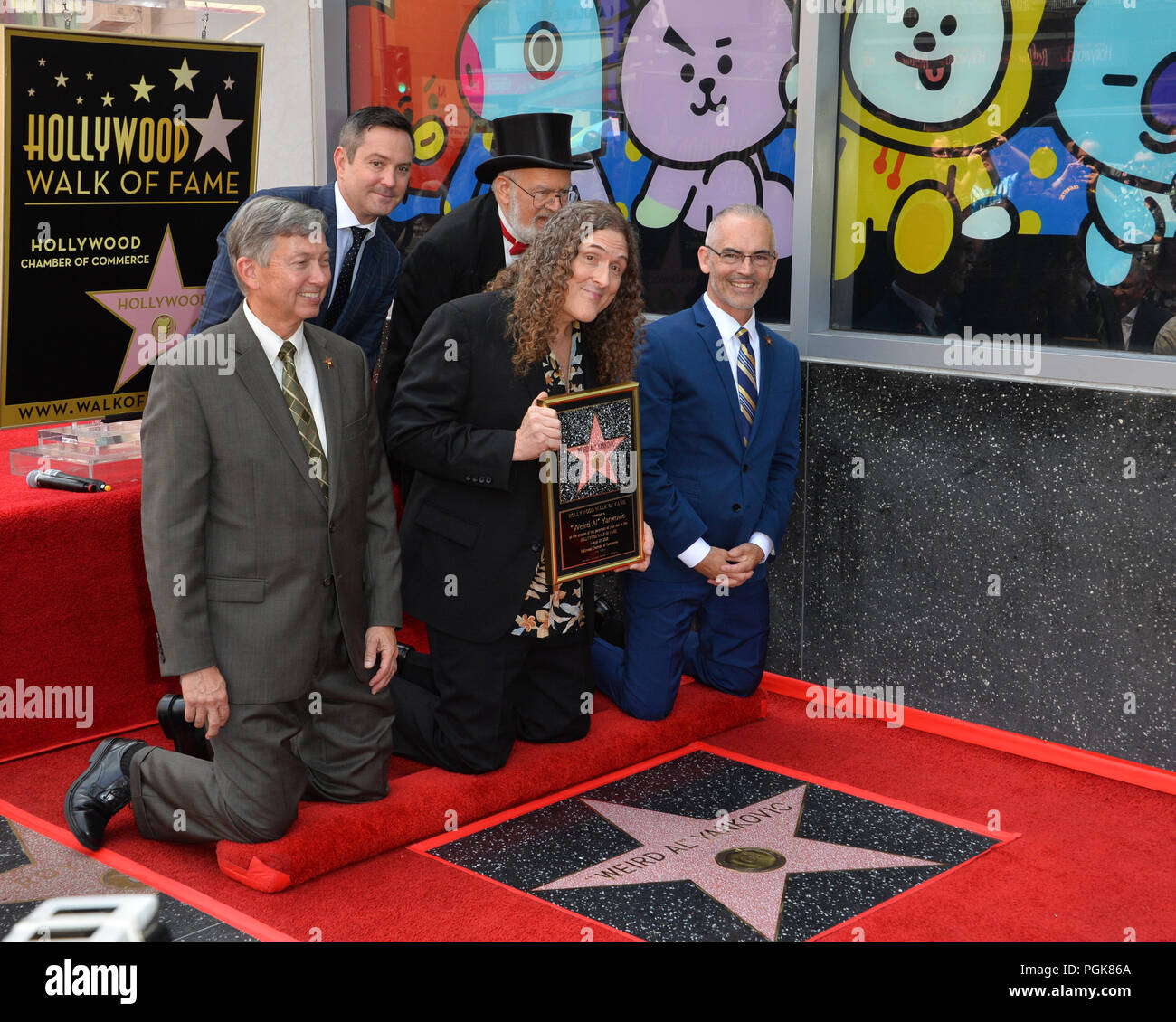 LOS ANGELES, Ca. 27. August 2018: Weird Al Yankovic, Dr. Demento, Thomas Lennon, Mitch O'Farrell & Leon Gubler an der Hollywood Walk of Fame Star Zeremonie zu Ehren "Weird Al" Yankovic. Stockfoto