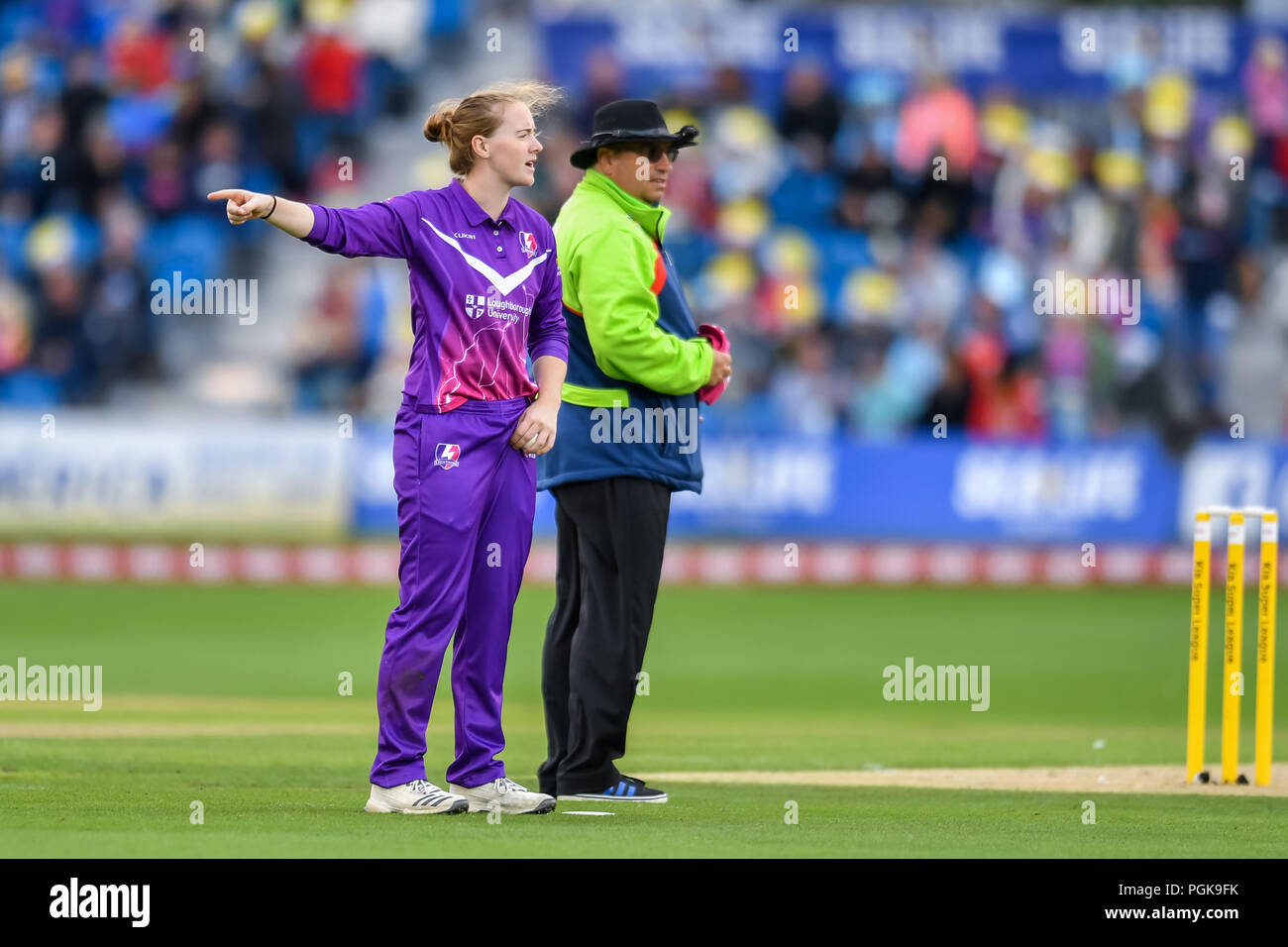 Hove, Großbritannien. 27. August 2018. Kirstie Gorden Loughborough Blitz schreit zu Ihrem Teamkollegen während der Kia Abendmahl League Finale 2018 - Finale zwischen Loughborough Blitz- und Surrey Sterne am 1. Zentrale County Ground am Montag, den 27. August 2018. Hove, England. Credit: Taka G Wu Credit: Taka Wu/Alamy leben Nachrichten Stockfoto