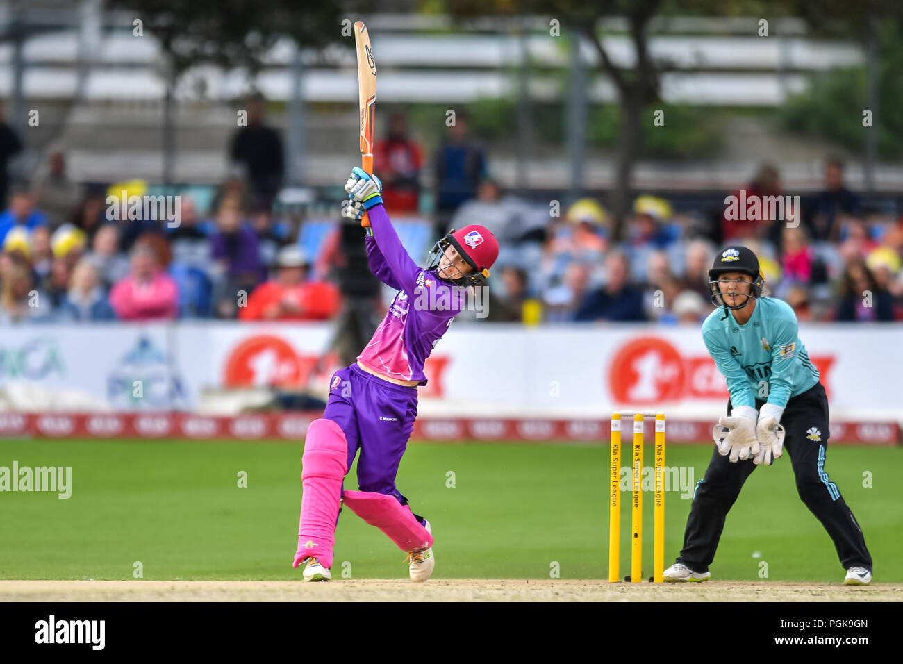 Hove, Großbritannien. 27. August 2018. Georgia Adams von Loughborough Blitz in Aktion während des heutigen Match während der Kia Abendmahl League Finale 2018 - Finale zwischen Loughborough Blitz- und Surrey Sterne am 1. Zentrale County Ground am Montag, den 27. August 2018. Hove, England. Credit: Taka G Wu Credit: Taka Wu/Alamy leben Nachrichten Stockfoto