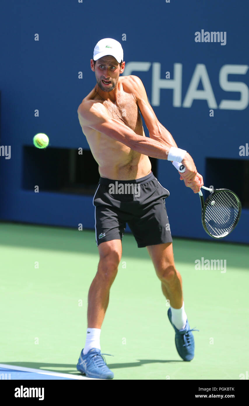 13 Grand-Slam-champion Novak Djokovic aus Serbien Praktiken für die 2018 US Open bei Billie Jean King National Tennis Stockfoto