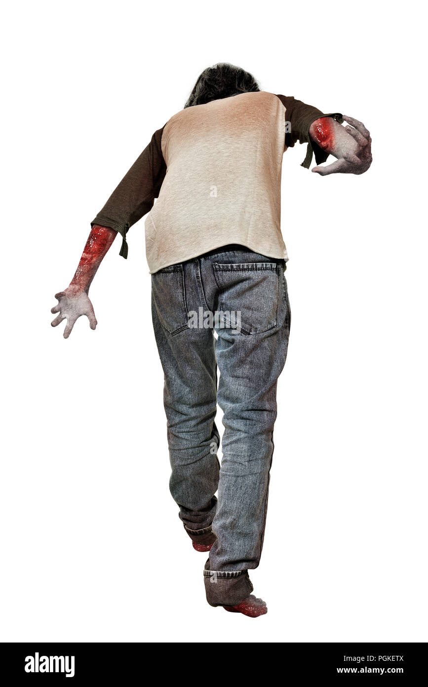 Ansicht der Rückseite des zombie Mann mit Blut an den Händen auf weißem Hintergrund stehend Stockfoto