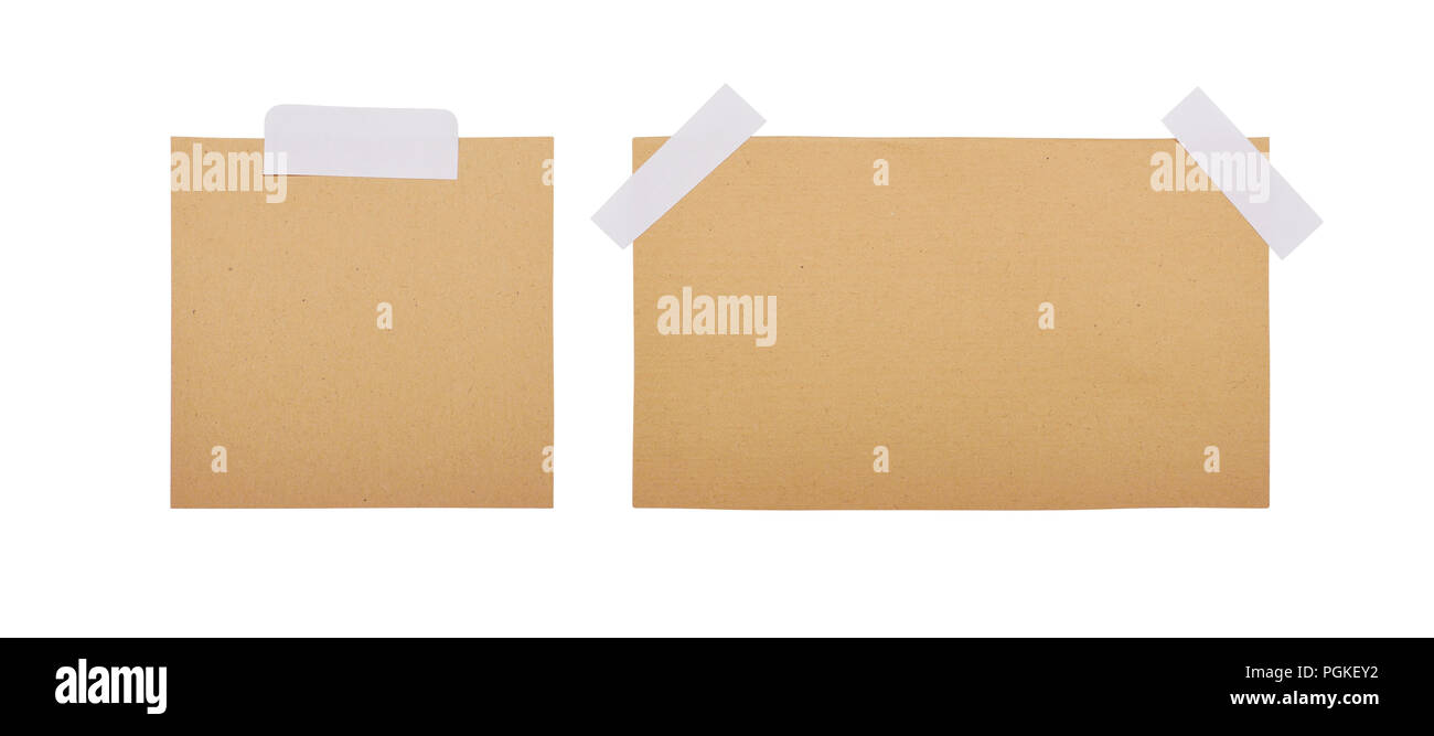 Braun beachten Sie Papier geklebt auf weißem Hintergrund Stockfoto