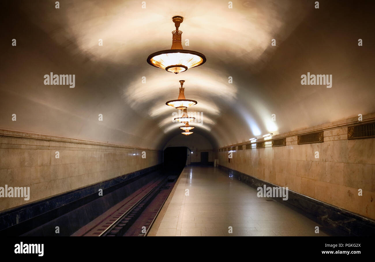 Moskau, Russland - August 4, 2018: Metro Station Nowoslobodskaja. Einer der berühmtesten Stationen der Moskauer Metro. Stockfoto