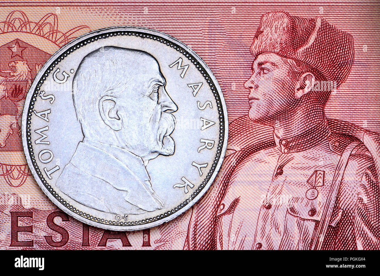 Tschechische Münzen und Banknoten: 1928 Tomas Masaryk Münze auf 1964 50 Kc Czecholsovakian bankote Stockfoto