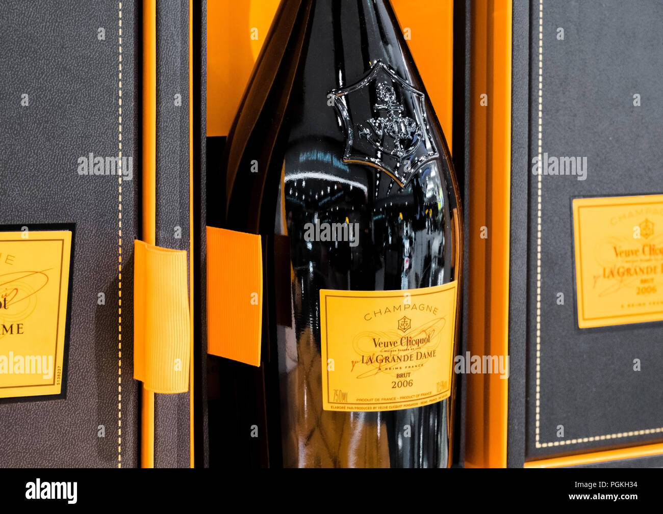 LONDON, Großbritannien - 31 August, 2018: die Flasche Veuve Clicquot Luxus Champagner im Liquor Store. Stockfoto