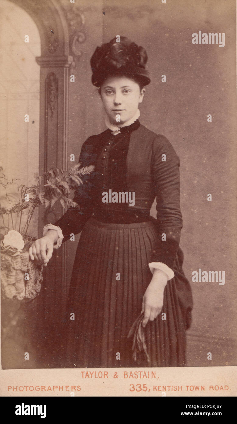 Kentish Town Road, London CDV (Carte de Visite) eines Jungen viktorianischen Dame Stockfoto