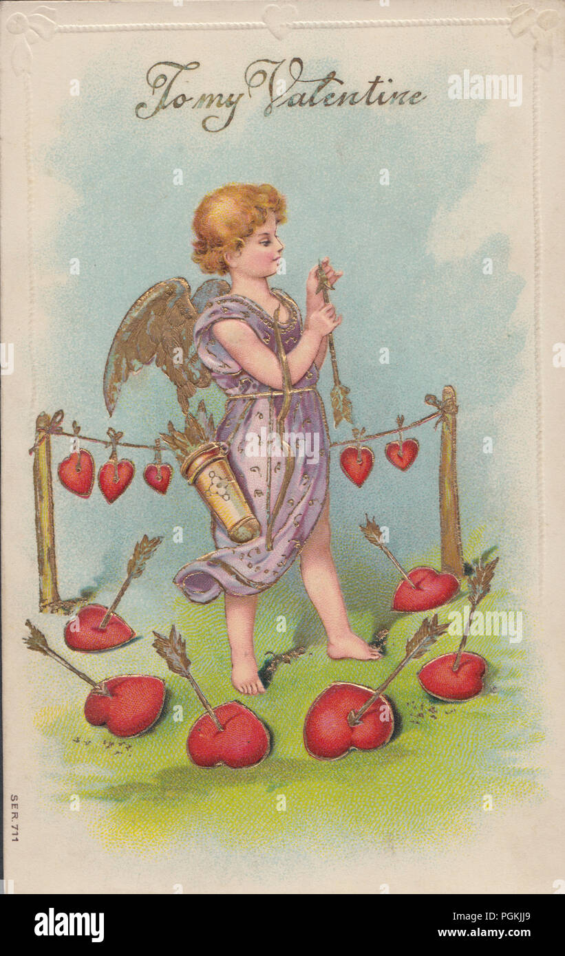 Jahrgang 1908 Edwardian Valentine Grüße Postkarte. Cherub/Amor mit Pfeil und Bogen und die Liebe am Herzen. Stockfoto