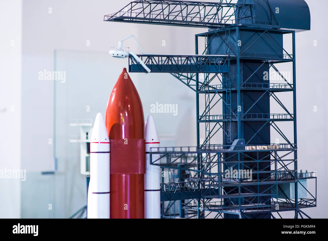 Platz Rakete mit dem Gebäude verbunden sind Stockfoto