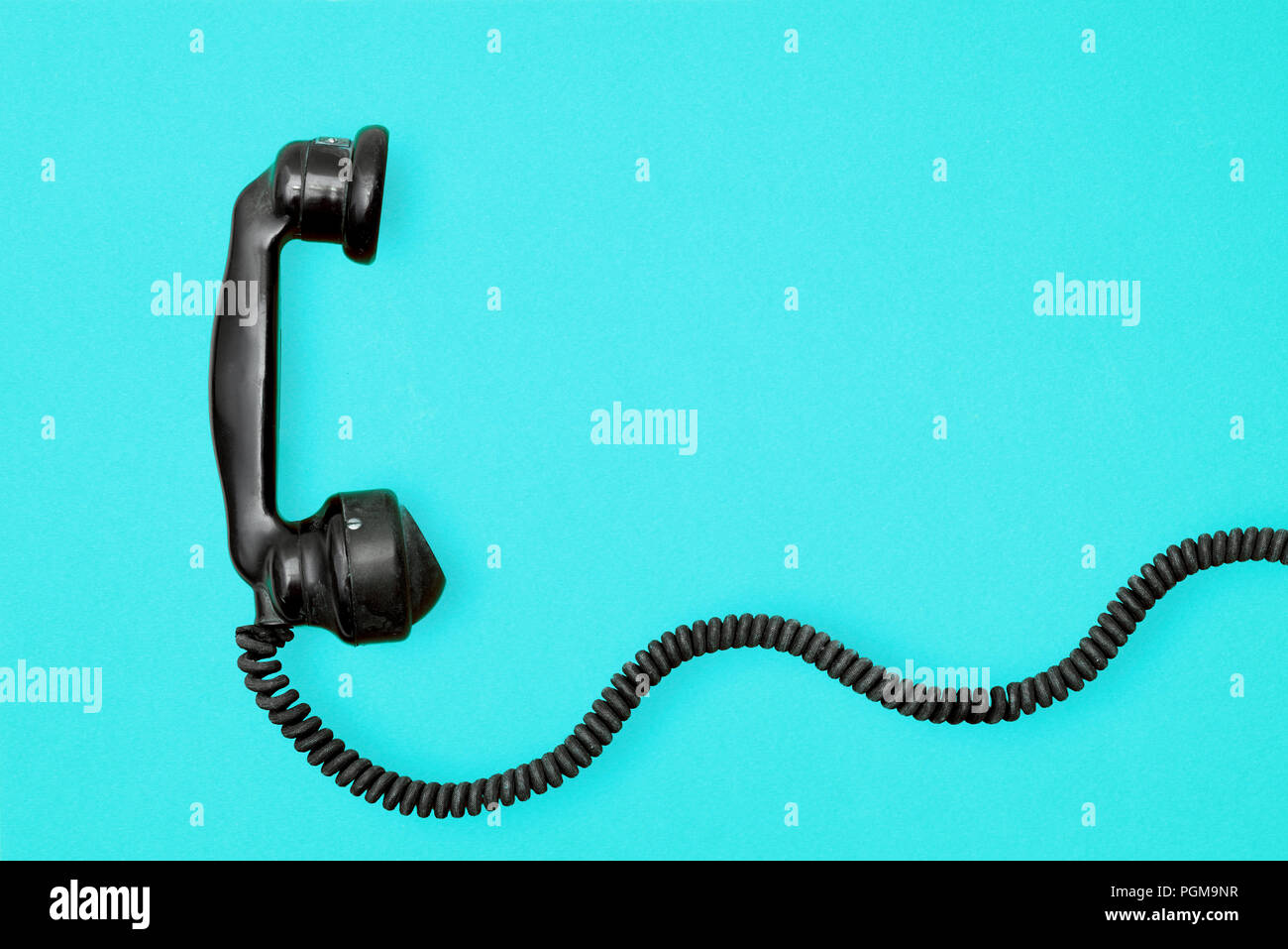 Jahrgang telefon Duo-pack mit Schnur auf auf blauem Hintergrund Stockfoto