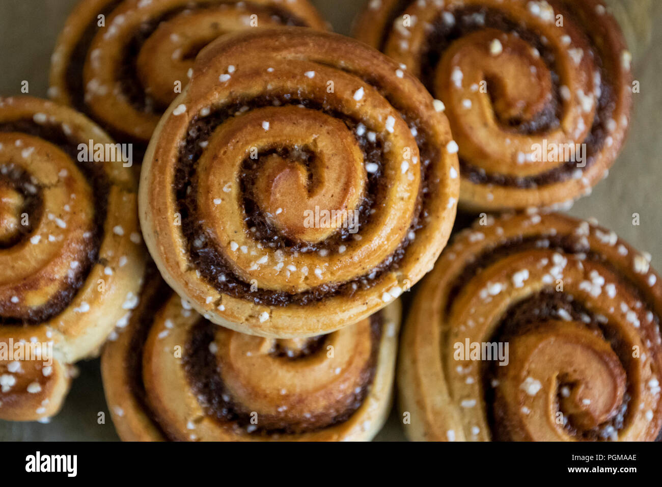 Zimtkuchen in einem Stapel Stockfoto