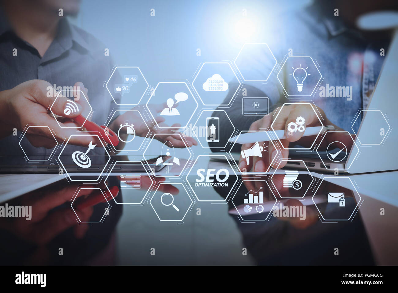 Seo-Optimierung für Web site mit mobile Website und Landing Page virtuelle Diagramm. Business Team Sitzung anwesend. Photo Professional investor Arbeiten w Stockfoto