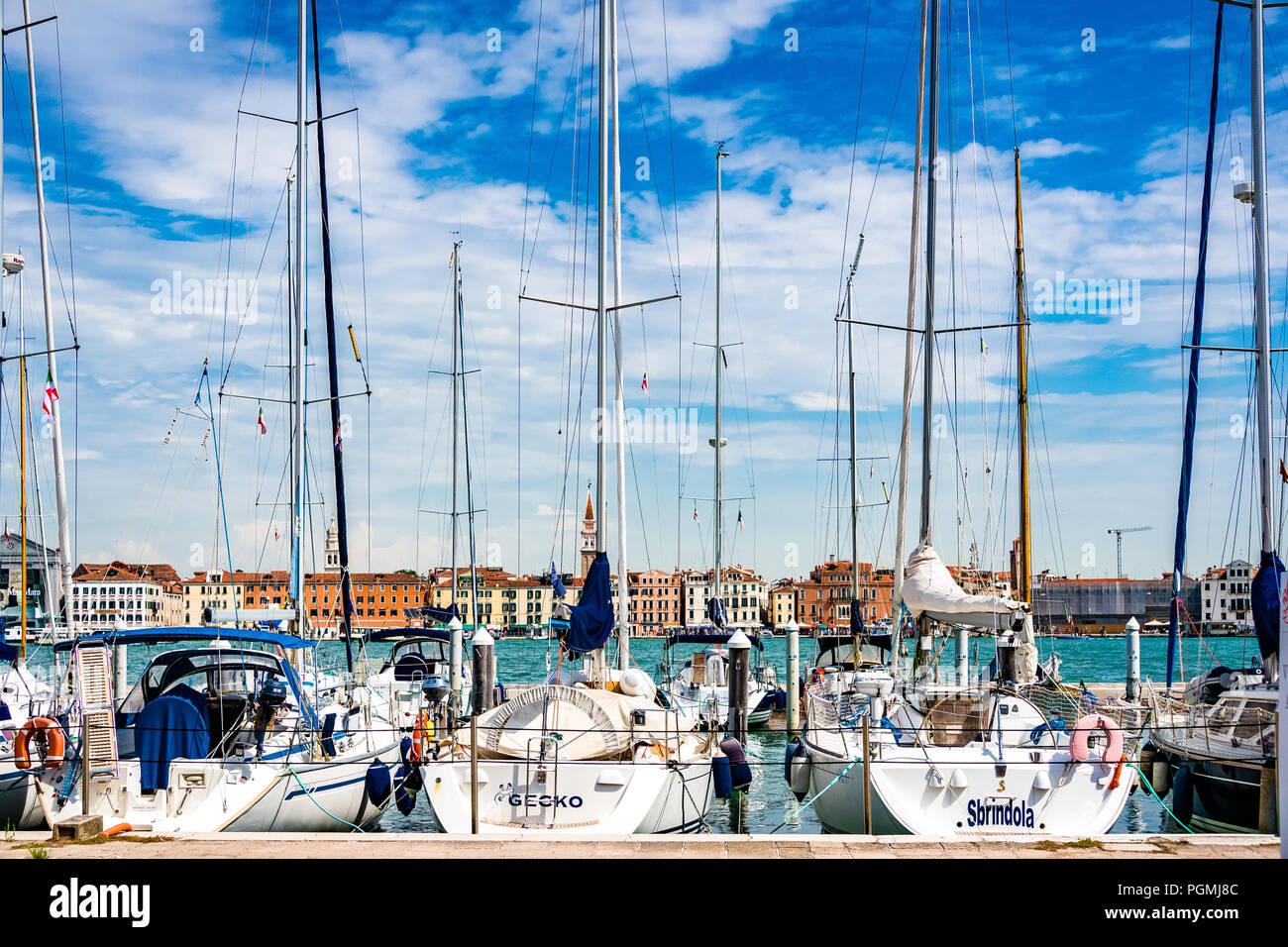 Die Yachten liegen im Yachthafen San Giorgio Maggiore auf der Insel San Giorgio Maggiore, Venedig, Italien Stockfoto