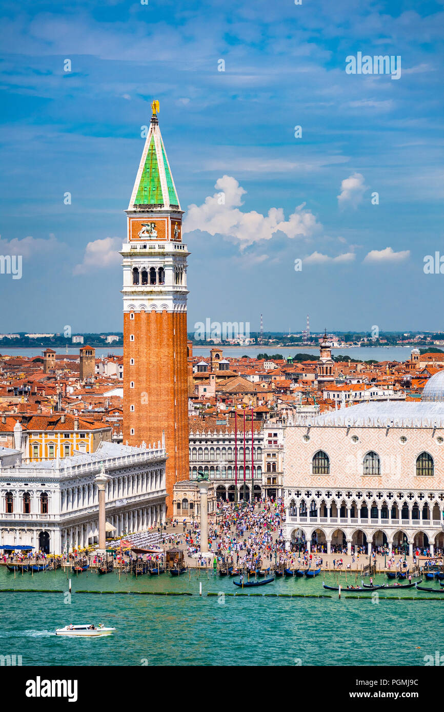 Aussichtsturm Und Markus Dogenpalast Stockfotos Und bilder Kaufen Alamy aussichtsturm-und-markus-dogenpalast-stockfotos-und-bilder-kaufen-alamy