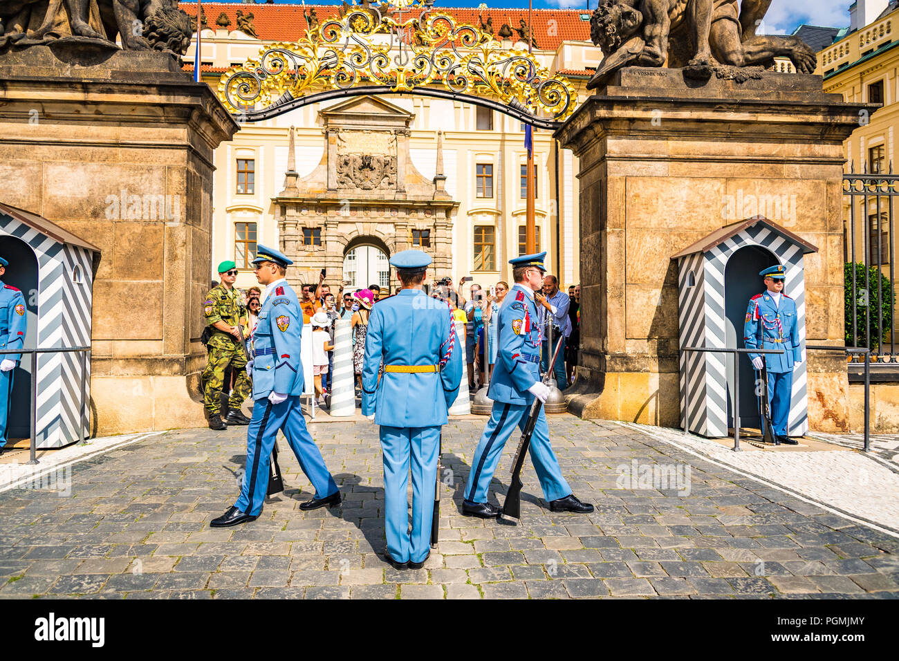 Die Prager Burg Wachwechsel Zeremonie, Tschechische Republik Stockfoto