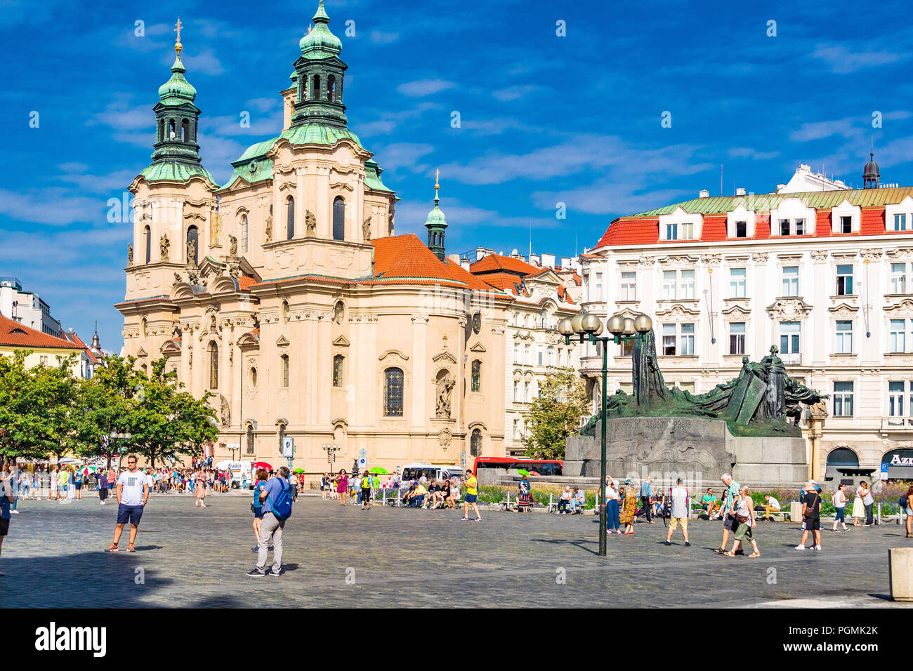 Die Nikolauskirche ist eine spätgotisch-barocke Saitenkirche in der Prager Altstadt in Tschechien. Stockfoto