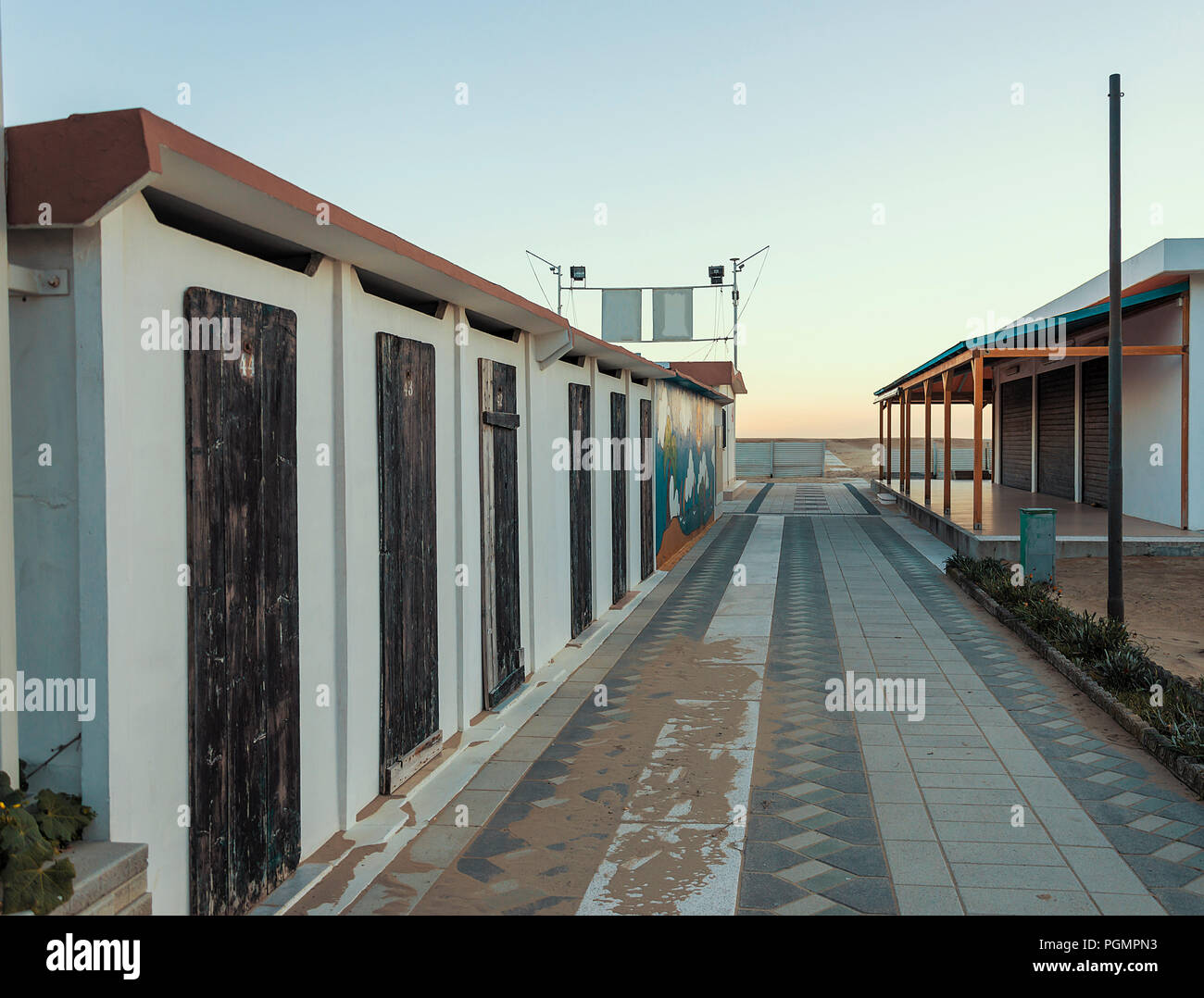 Beach Cabins kurz nach Sonnenaufgang im Winter Stockfoto