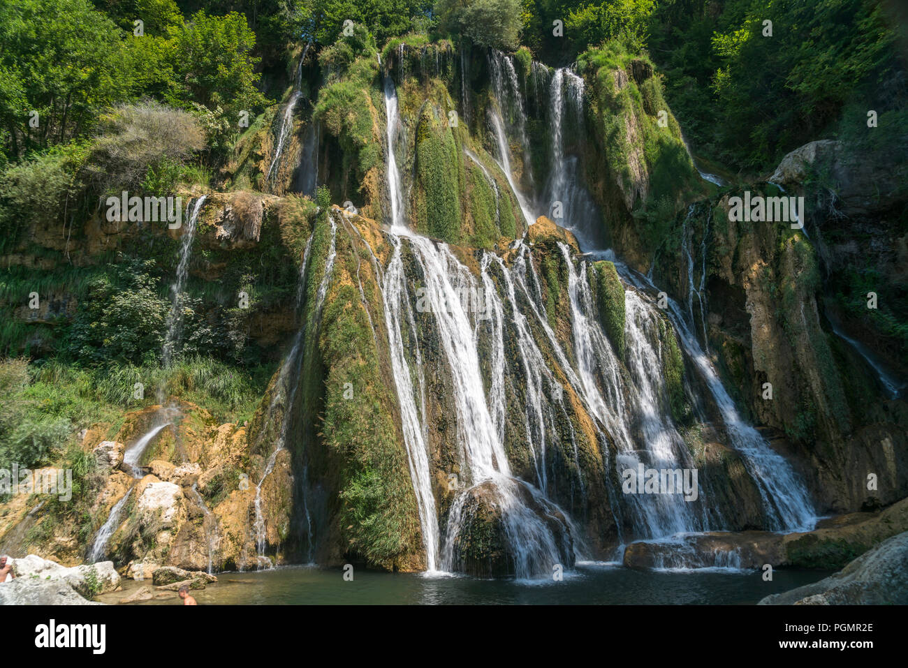Waserfall Cascade de Glandieu, Ain, Auvergne-Rhone-Alpes, Frankreich | Wasserfall Cascade de Glandieu, Ain, Auvergne-Rhone-Alpes, Frankreich Stockfoto