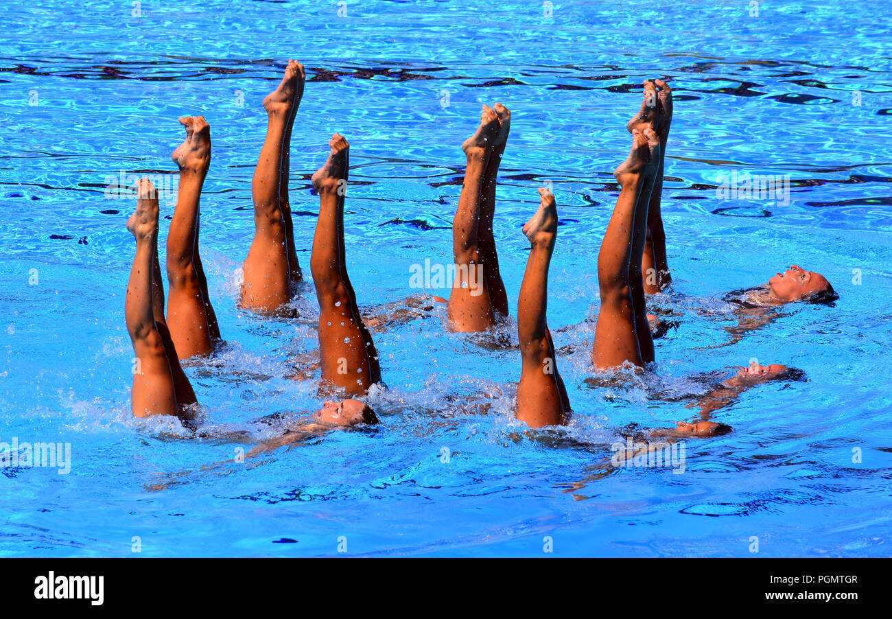 Budapest, Ungarn - 18.Juli 2017. Synchronschwimmen Team Italien Durchführung einer synchronisierten Routine von aufwendigen bewegt sich in der Endrunde des Team Technica Stockfoto