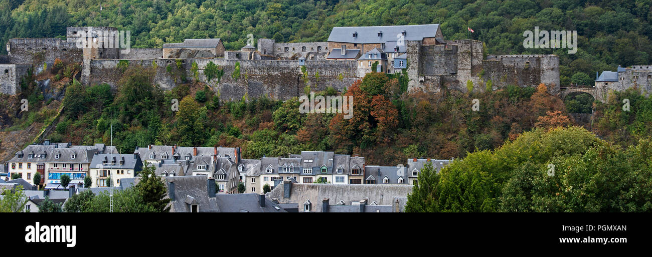 Die mittelalterlichen Château de Bouillon Schloss in der Stadt Bouillon, Provinz Luxemburg, die Belgischen Ardennen, Belgien Stockfoto