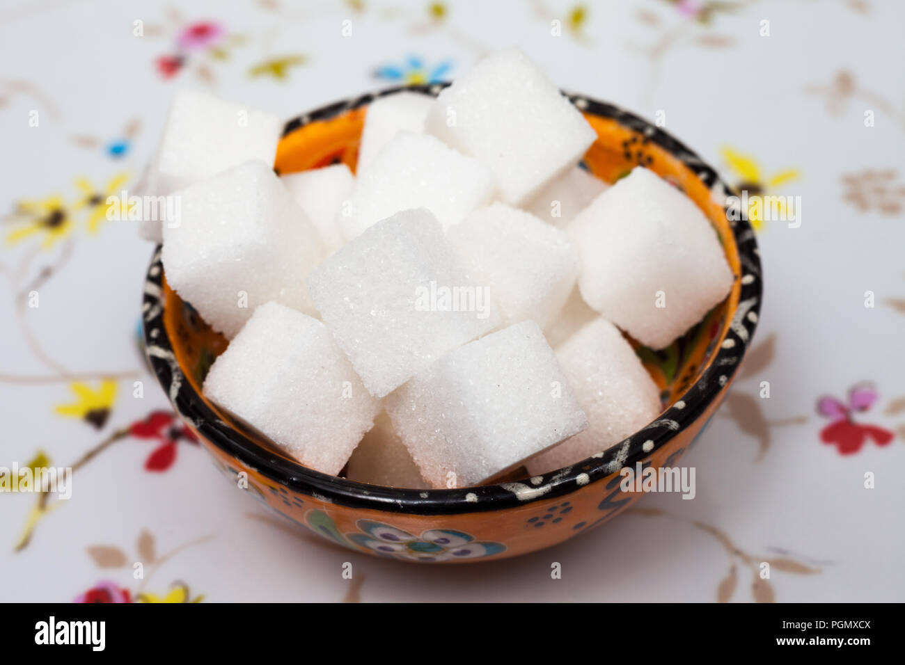Würfel Zucker in einer kleinen Schüssel Stockfoto