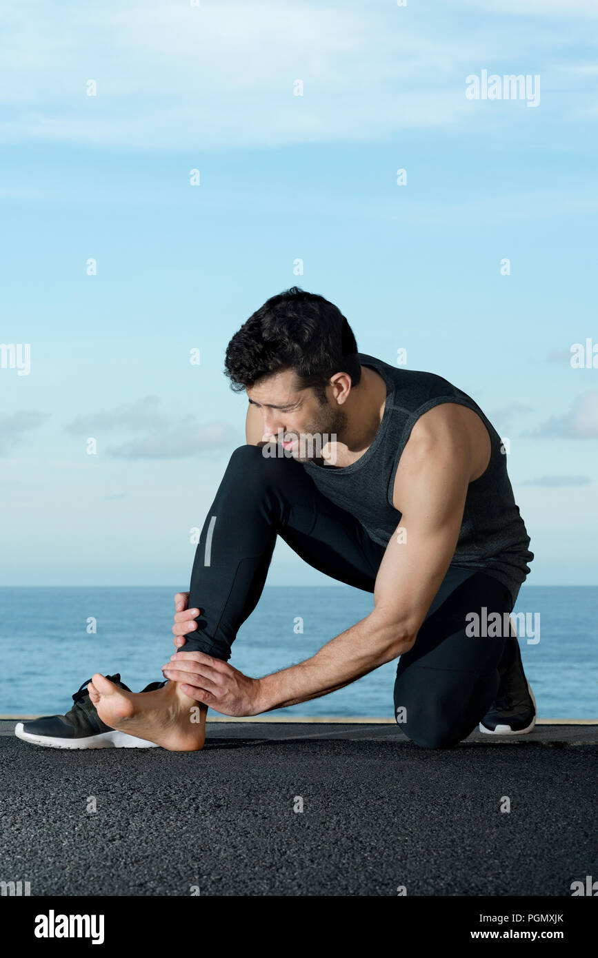 Athlet mit Knöchel Muskelverletzung Platz für Text Stockfoto