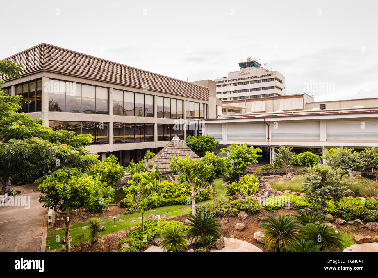 Honolulu, Hawaii/USA - 26. August 2018: Kulturelle Gärten bei Daniel K. Inouye internationalen Flughafen zeigen Einfluss der Hawaiianer, Chinesisch und Japanisch Stockfoto