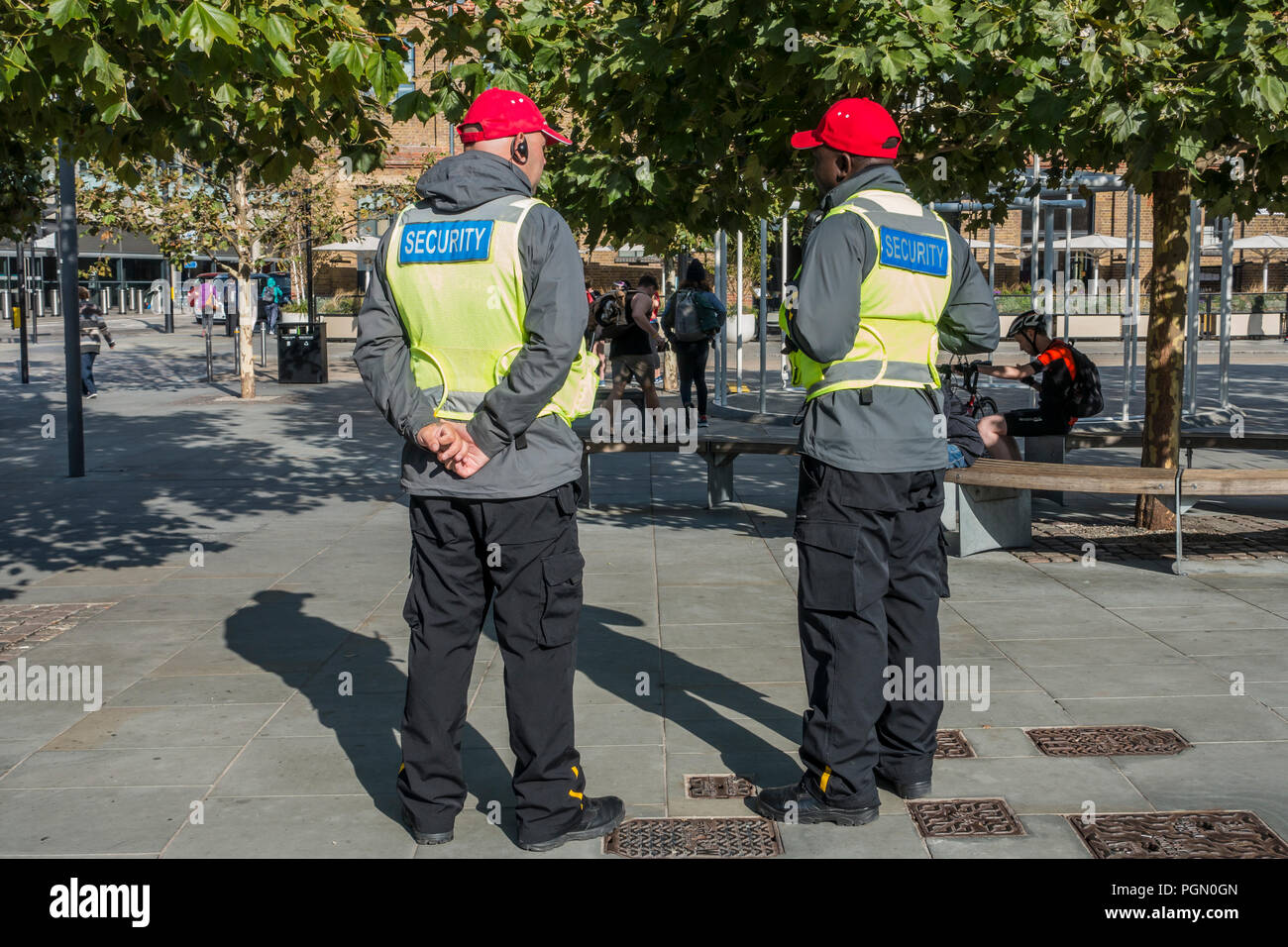 Sicherheit, Schutz, der Bahnhof Kings Cross, London, England Stockfoto